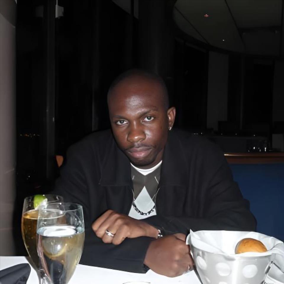 Portrait of Nelly Vee, founder of Krafty Page ChronicleS